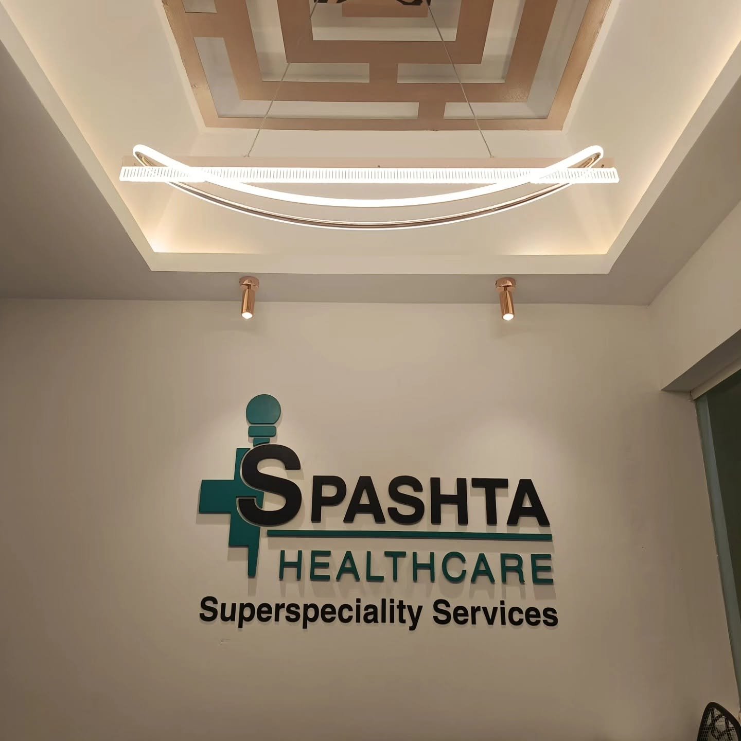Spashta Healthcare signage